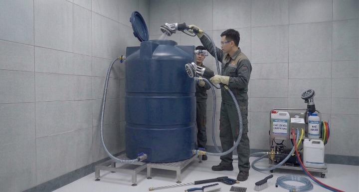 Overhead Water Tank Cleaning